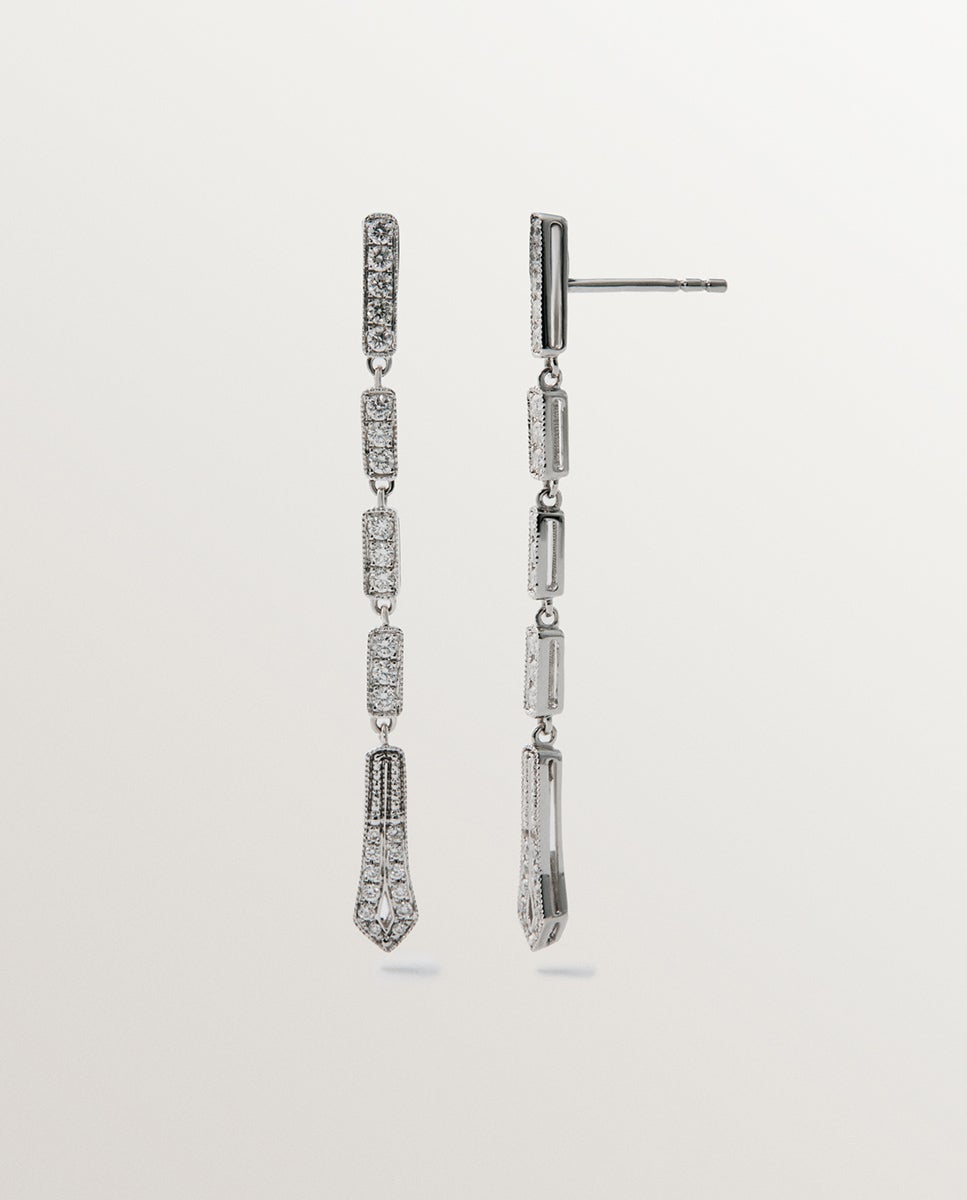 Brincos Compridos de Ouro Branco 18k com Diamantes em Lapidação Brilhante Branco-3