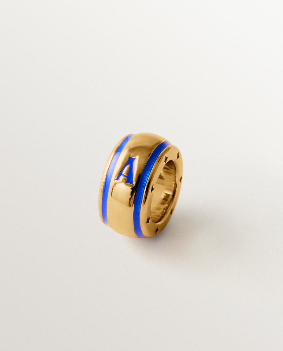 Charm com Inicial a de Prata 925 Banhada em Ouro Amarelo de 18k e Esmalte Azul com Forma Circular Azul-1