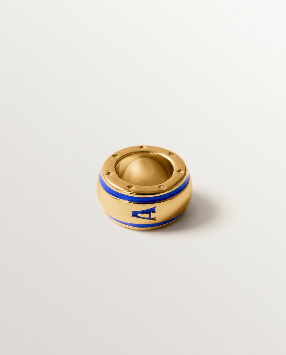 Charm com Inicial a de Prata 925 Banhada em Ouro Amarelo de 18k e Esmalte Azul com Forma Circular Azul-3