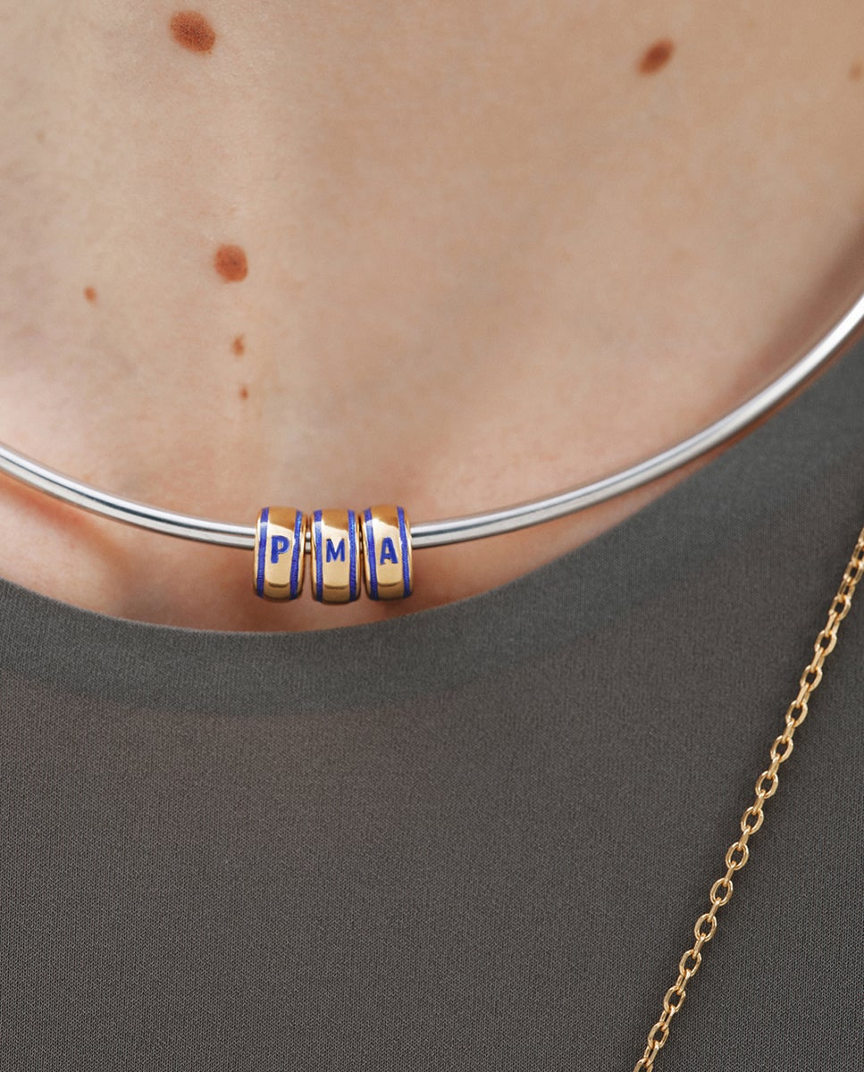 Charm com Inicial a de Prata 925 Banhada em Ouro Amarelo de 18k e Esmalte Azul com Forma Circular Azul-5