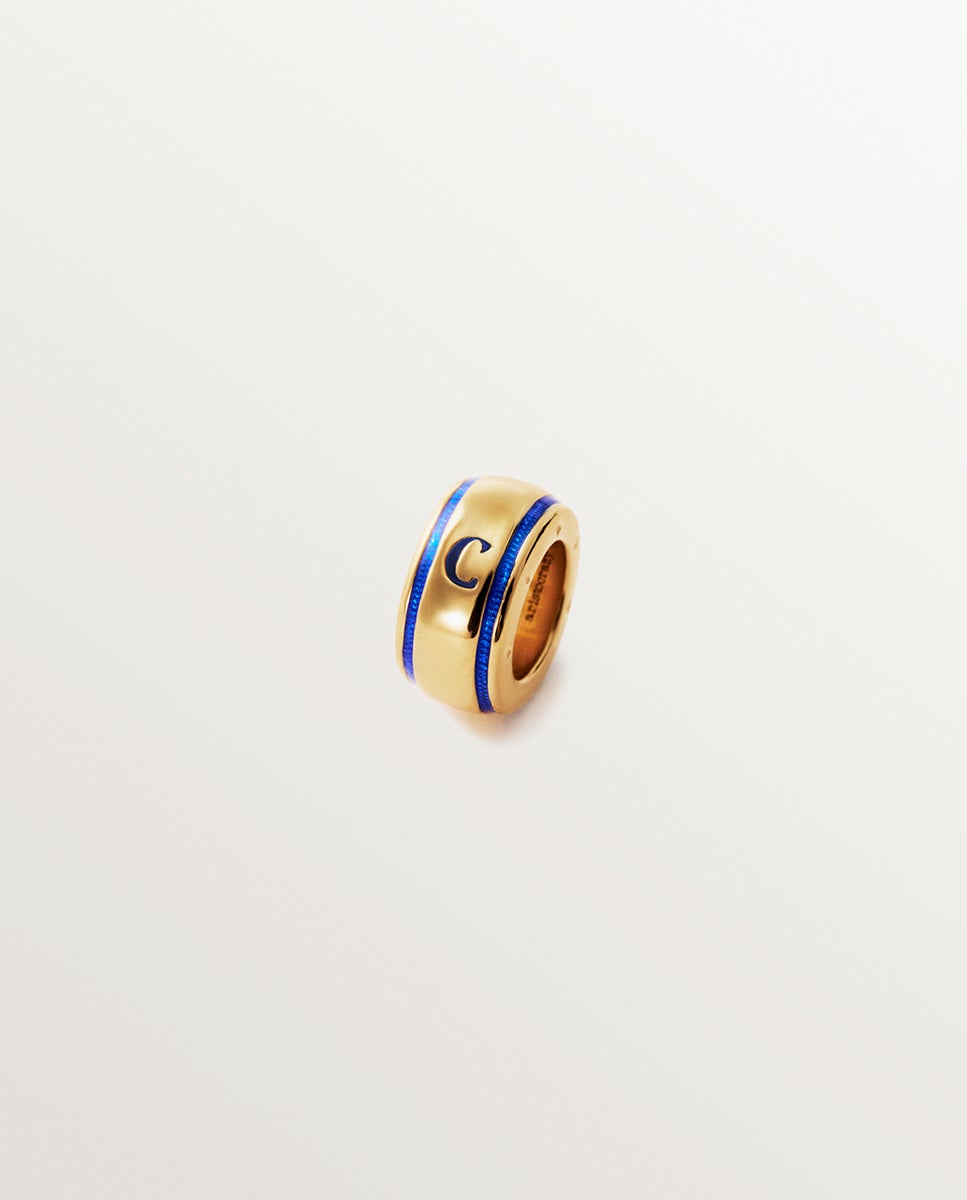 Charm com Inicial C de Prata 925 Banhada em Ouro Amarelo de 18k e Esmalte Azul com Forma Circular Azul-1