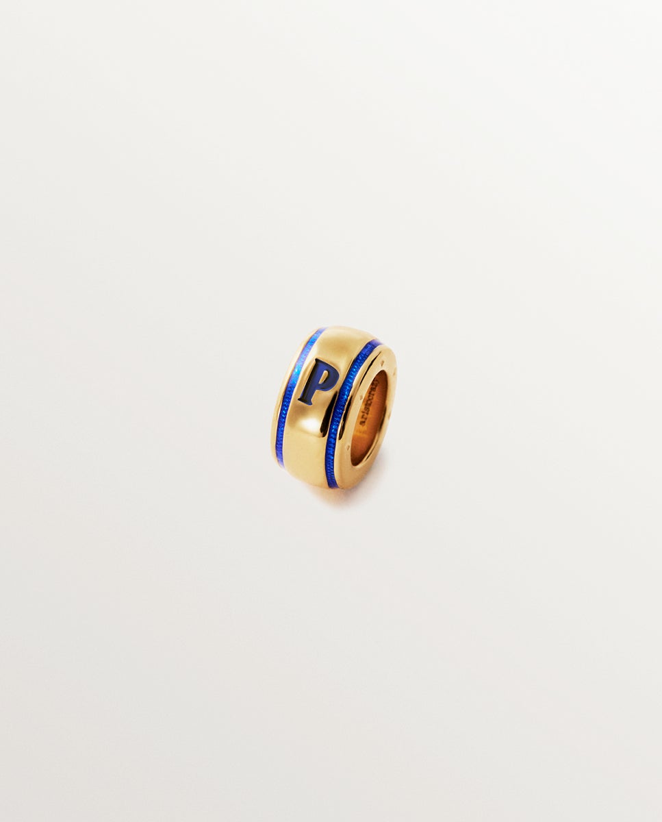 Charm com Inicial P de Prata 925 Banhada em Ouro Amarelo de 18k e Esmalte Azul com Forma Circular Azul-1