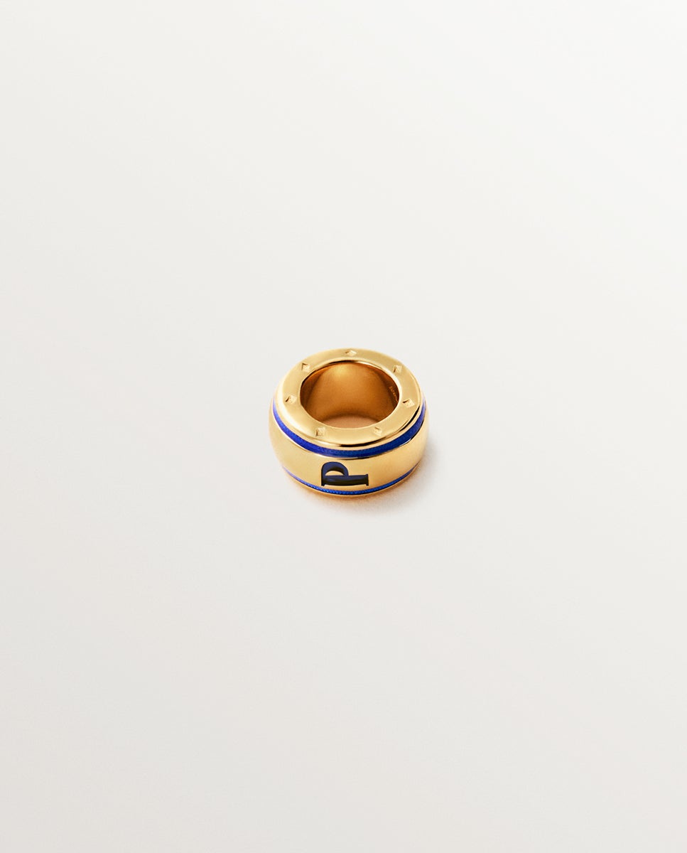 Charm com Inicial P de Prata 925 Banhada em Ouro Amarelo de 18k e Esmalte Azul com Forma Circular Azul-3
