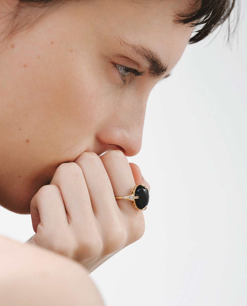 Anel de Ouro Amarelo de 18k com Ônix Preto e Diamantes em Tamanho Brilhante Preto-2