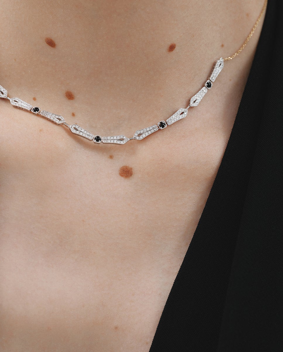 Pendente de Ouro Branco 18k com Ônix Preto e Diamantes em Tamanho Brilhante Preto-2