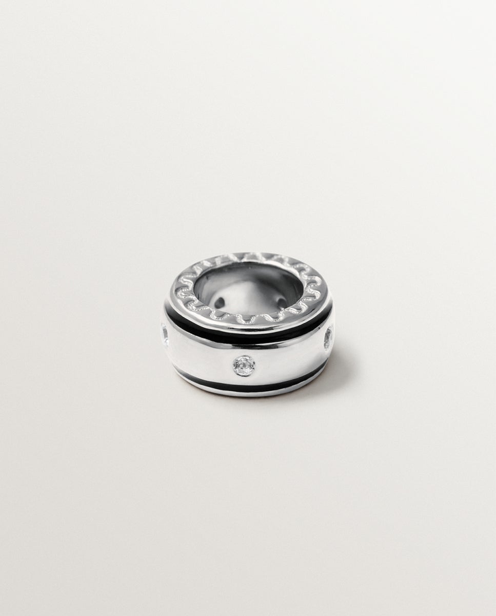 Charm de Prata 925 com Topázios Brancos e Esmalte Preto com Forma Circular Branco-2