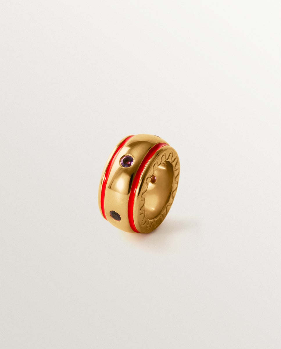Imagem 0 de Charm de Prata 925 Banhada em Ouro Amarelo de 18k com Ametistas Roxas e Esmalte Vermelho com Forma Circular