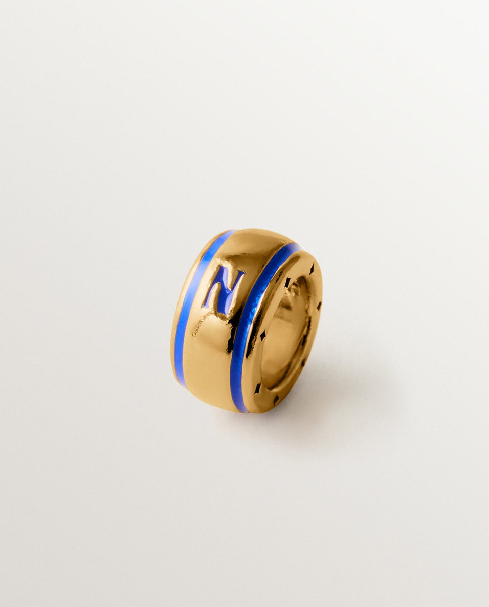 Charm com Inicial N de Prata 925 Banhada em Ouro Amarelo de 18k e Esmalte Azul com Forma Circular Azul-1