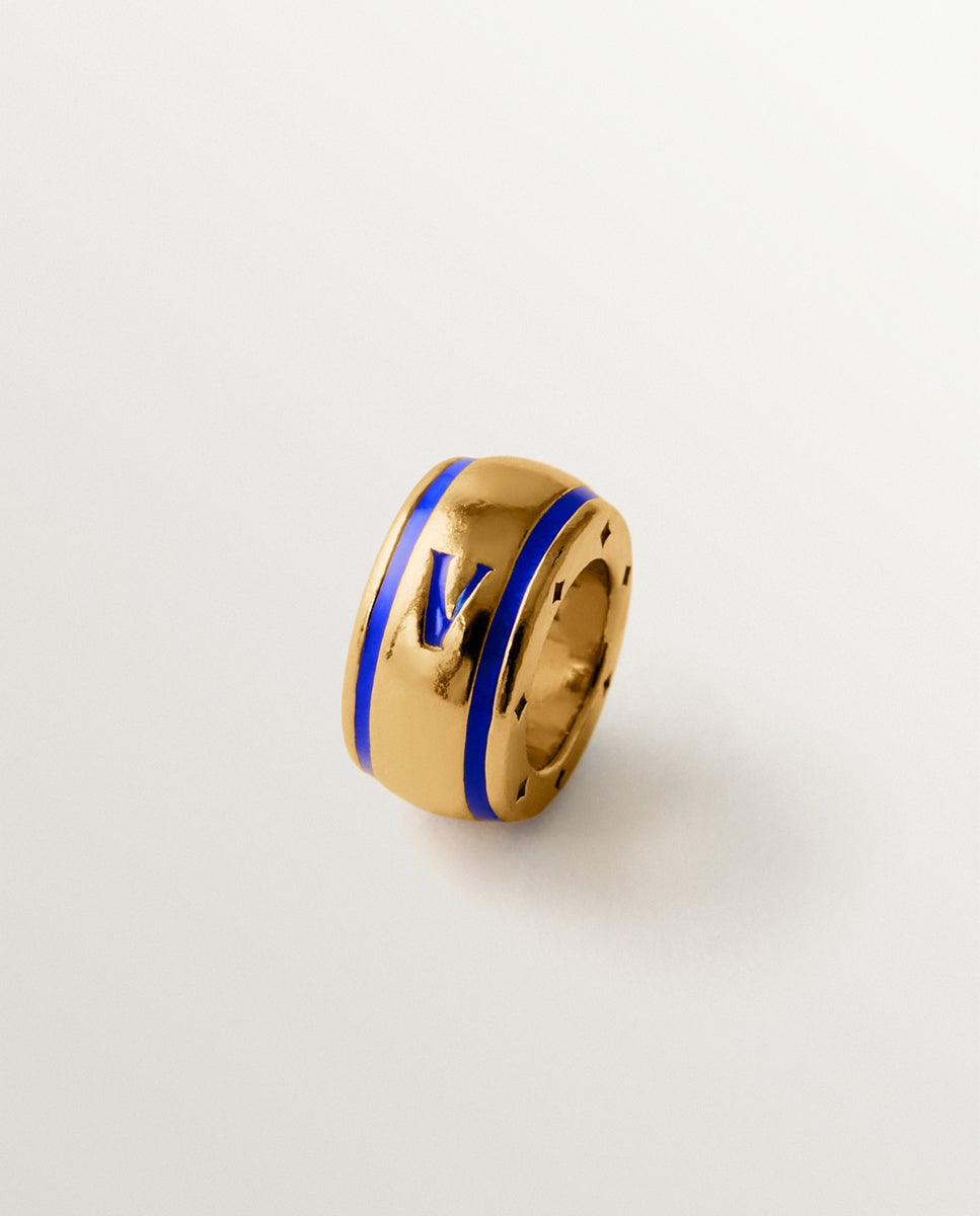 Charm com Inicial V de Prata 925 Banhada em Ouro Amarelo de 18k e Esmalte Azul com Forma Circular Azul-1