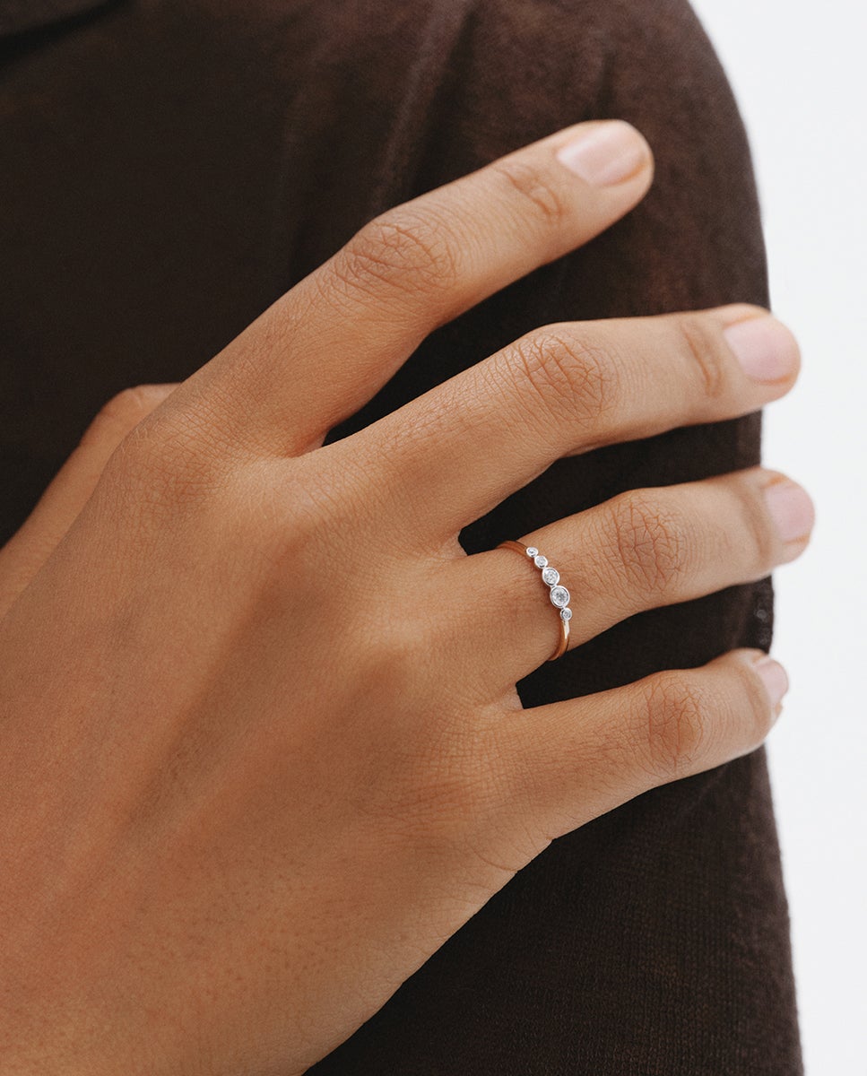 Anel com Pedras de Ouro Branco e Amarelo de 9k com Diamantes Ouro / Prata-2