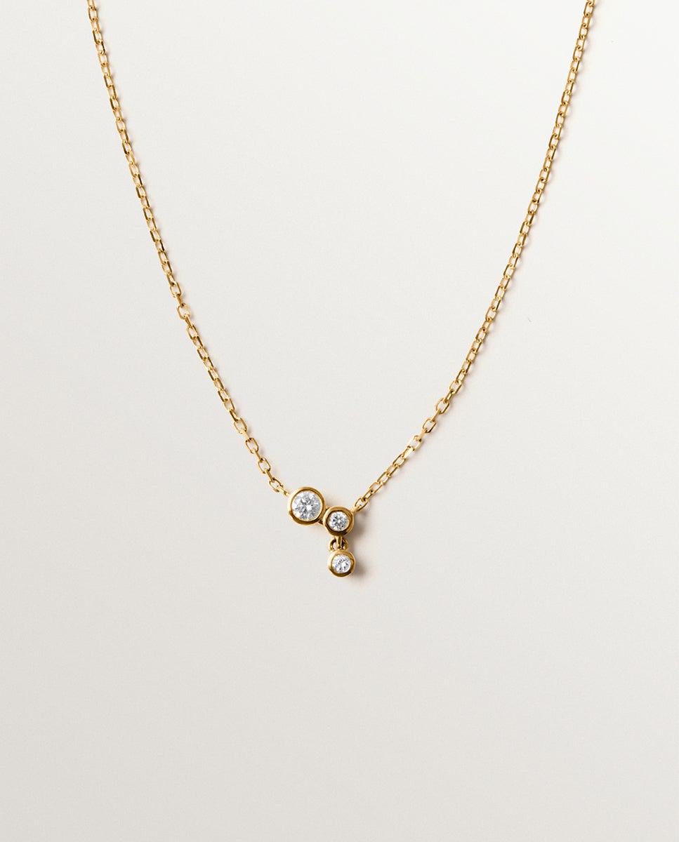 Imagem 0 de Corrente com Pendentes de Ouro Amarelo de 9k com Três Diamantes