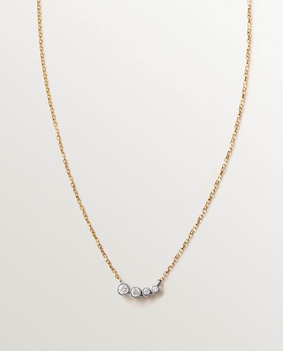 Imagem 0 de Corrente com Pendentes em Ouro Branco e Amarelo de 9k com Quatro Diamantes