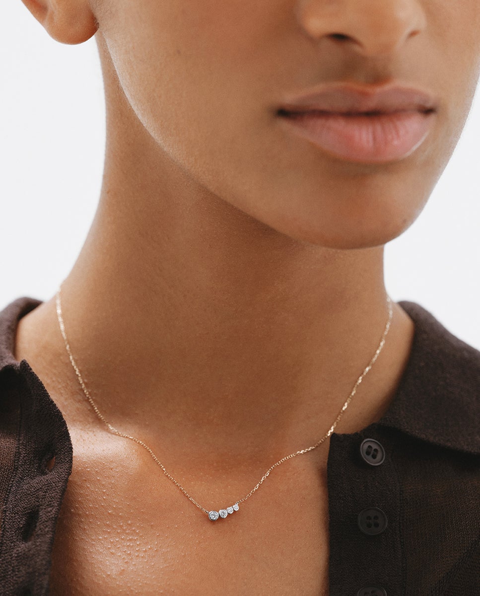 Corrente com Pendentes de Ouro em Branco e Amarelo de 9k com Quatro Diamantes Ouro / Prata-2