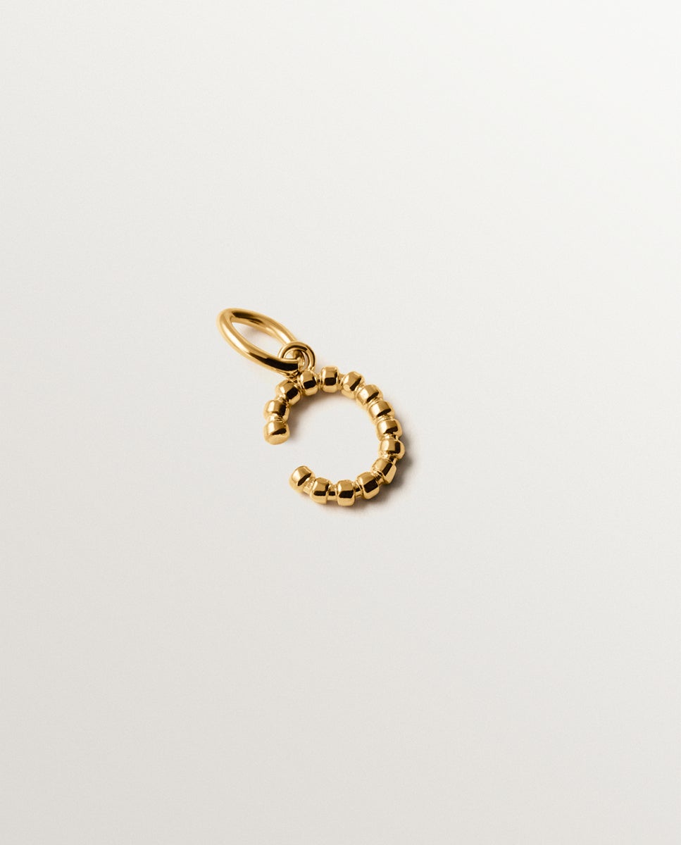 Charm de Prata 925 Banhada em Ouro Amarelo de 18k com Letra C e Motivos de Esferas Ouro-3