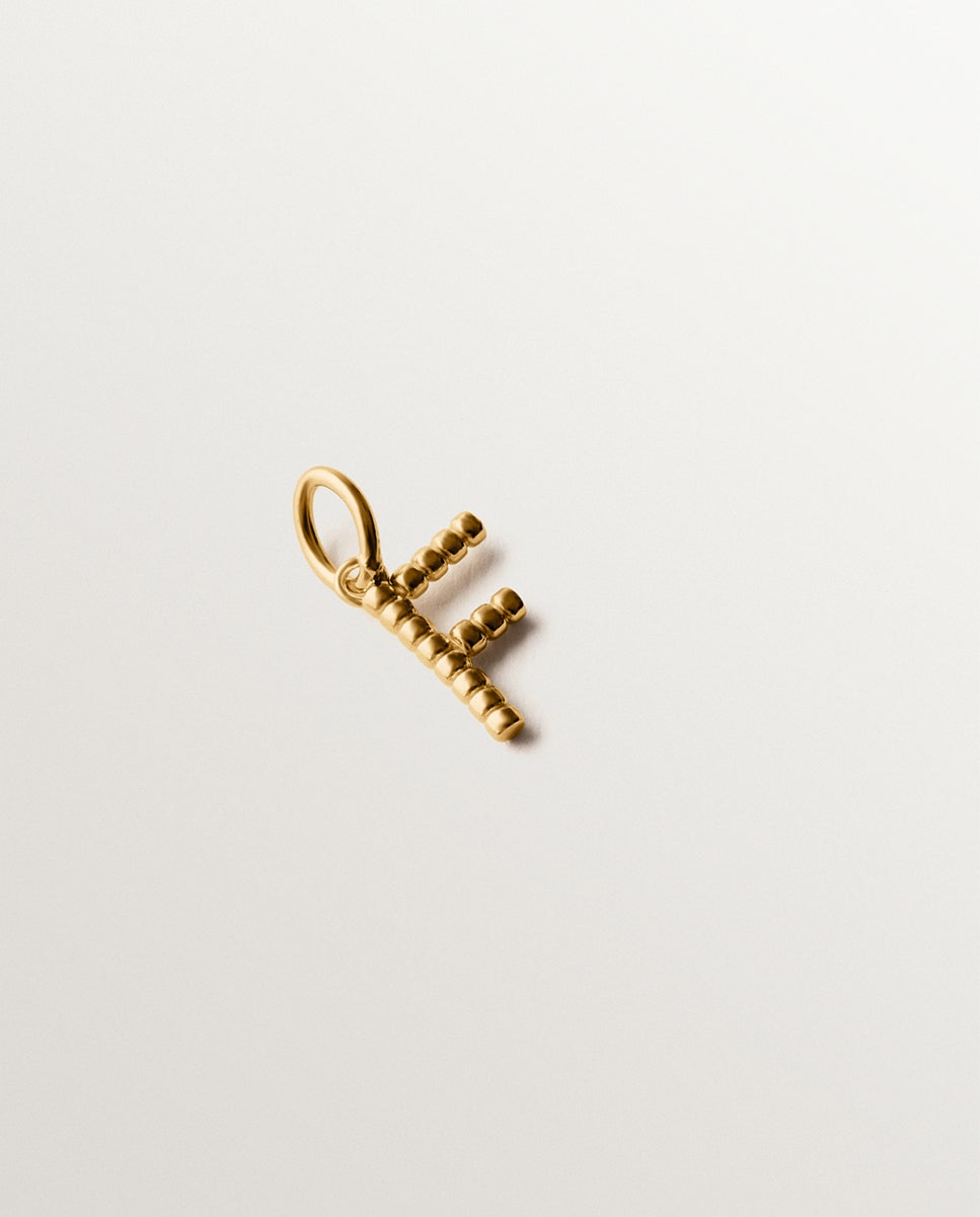 Imagem 0 de Charm de Prata 925 com Banho em Ouro Amarelo de 18k com Letra F e Motivos de Esferas