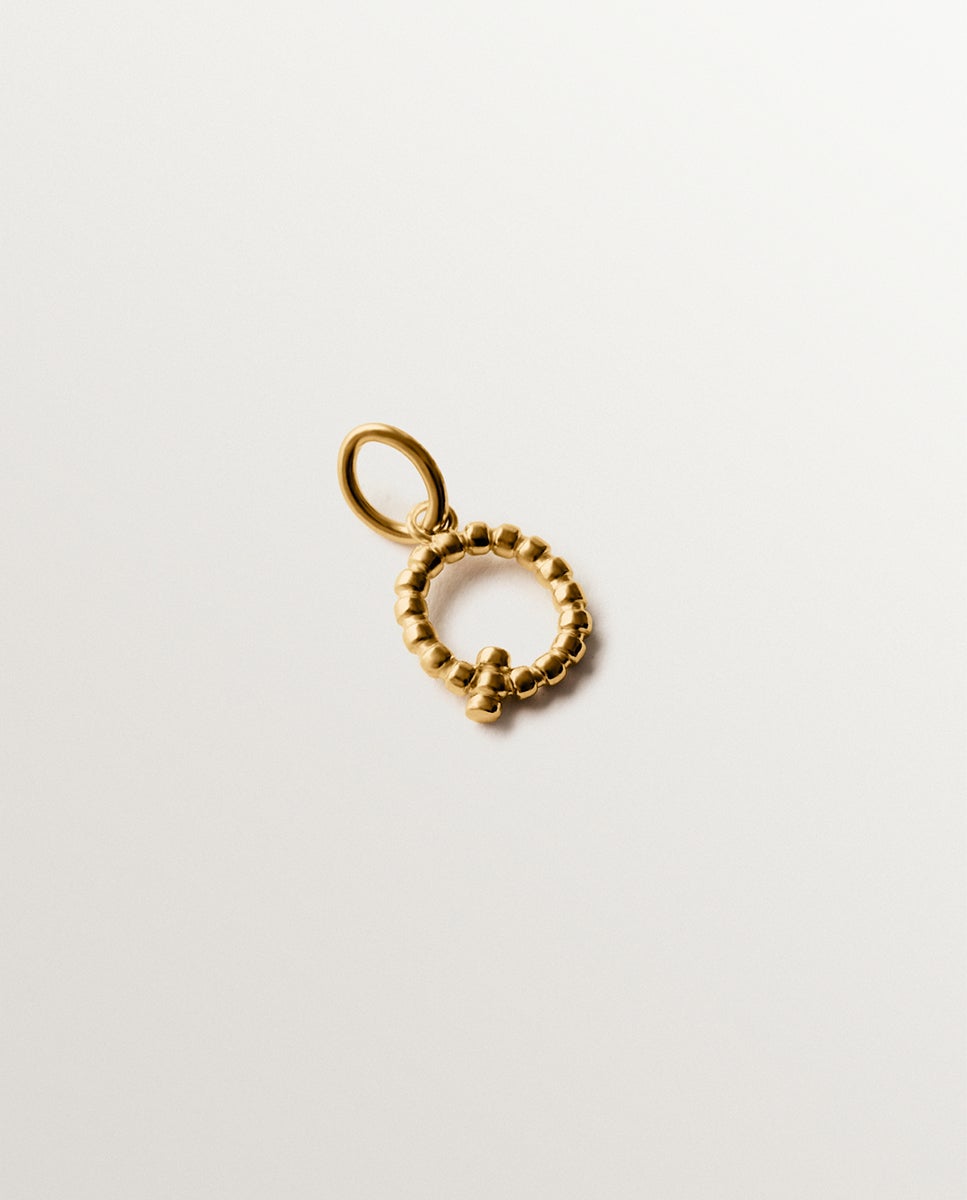 Charm de Prata 925 Banhada em Ouro Amarelo de 18k com Letra Q e Motivos de Esferas Ouro-3
