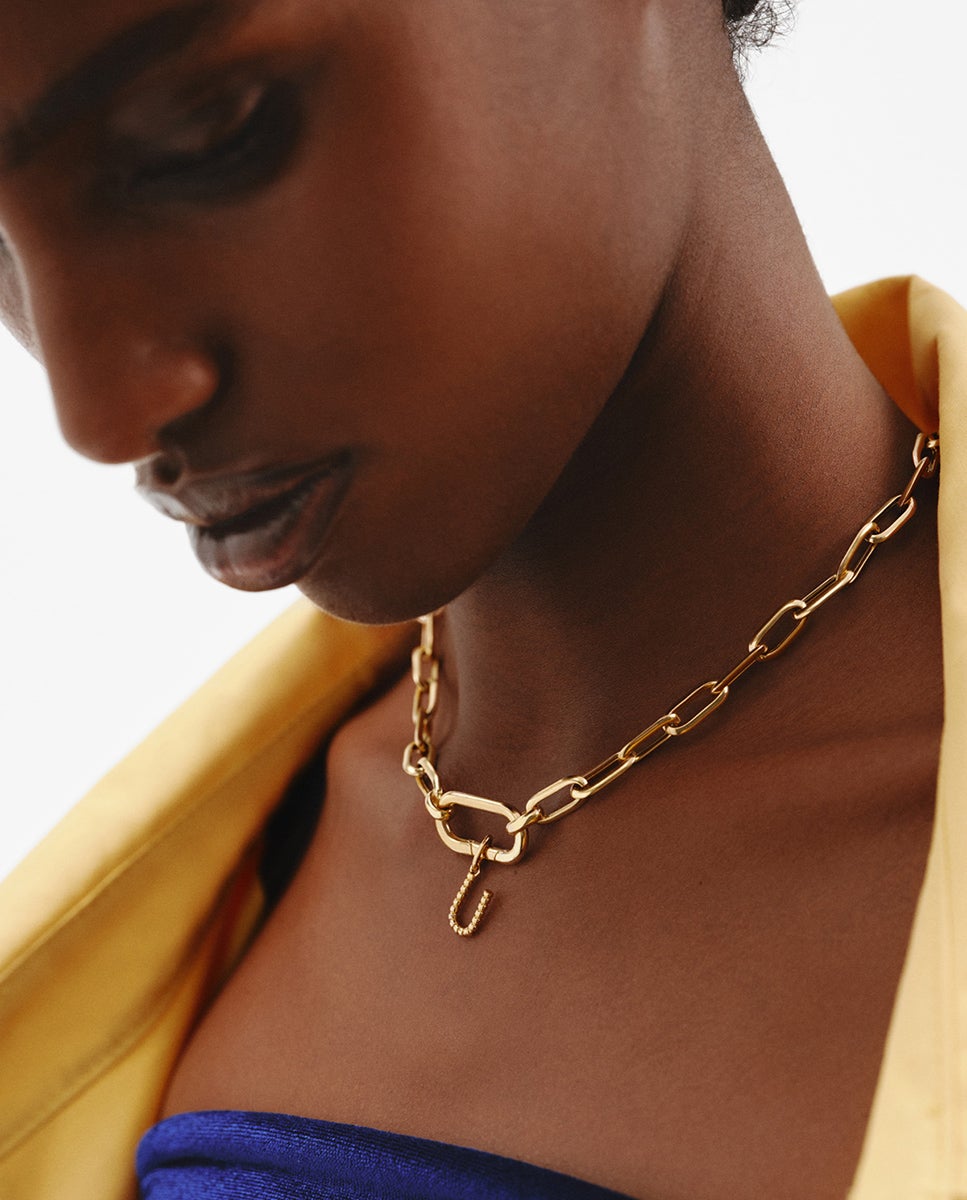 Charm de Prata 925 Banhada em Ouro Amarelo de 18k com Letra U e Motivos de Esferas Ouro-2
