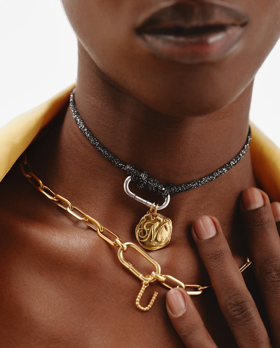 Charm de Prata 925 Banhada em Ouro Amarelo de 18k com Letra U e Motivos de Esferas Ouro-5