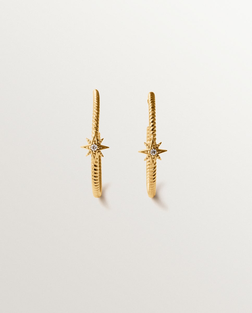 Brincos de Aro com Textura Gallonada de Prata 925 Banhada em Ouro de 18k com Topázios Brancos e Estrelas Ouro-1
