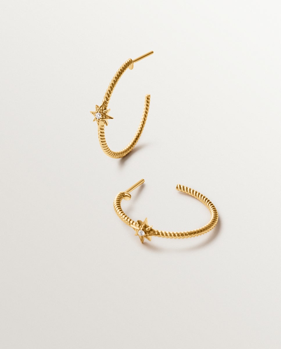 Brincos de Aro com Textura Gallonada de Prata 925 Banhada em Ouro de 18k com Topázios Brancos e Estrelas Ouro-5