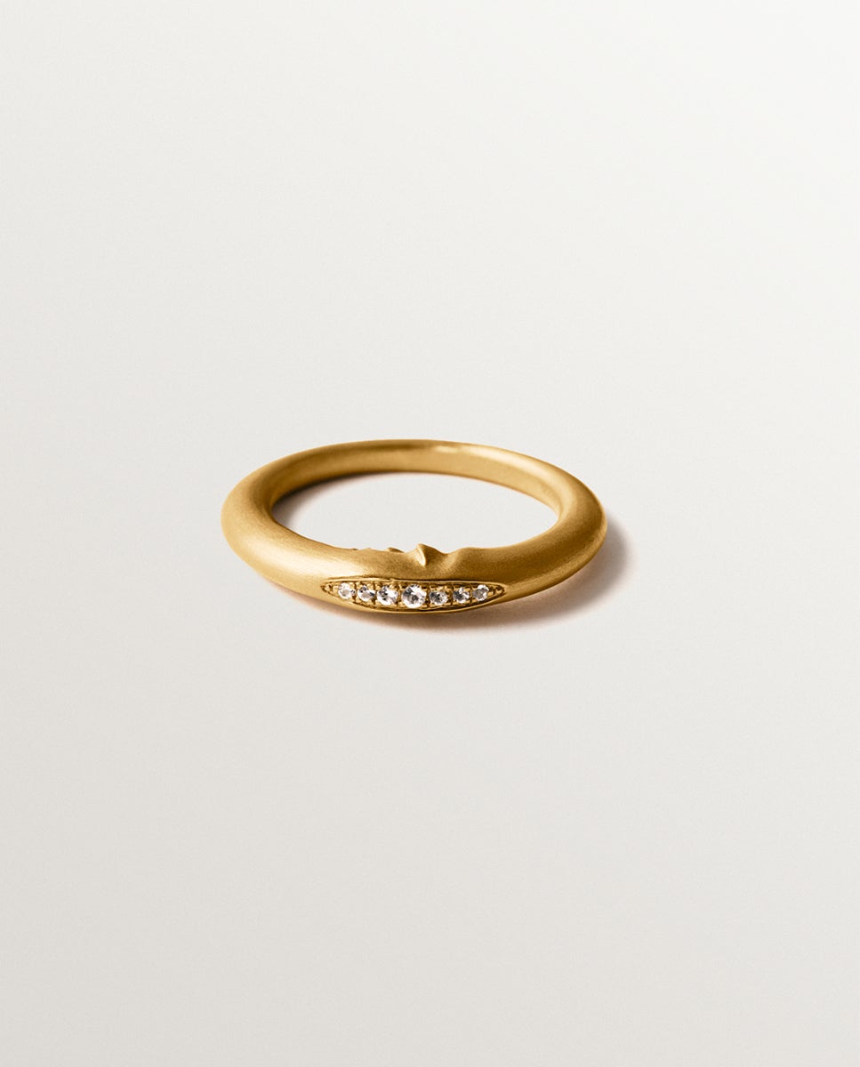 Anel com Pedras de Prata 925 Banhado em Ouro de 18k com Topázios Brancos e Forma de Lua Ouro-3