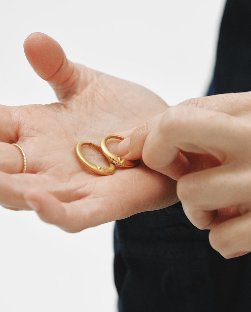 Anel com Pedras de Prata 925 Banhado em Ouro de 18k com Topázios Brancos e Forma de Lua Ouro-6