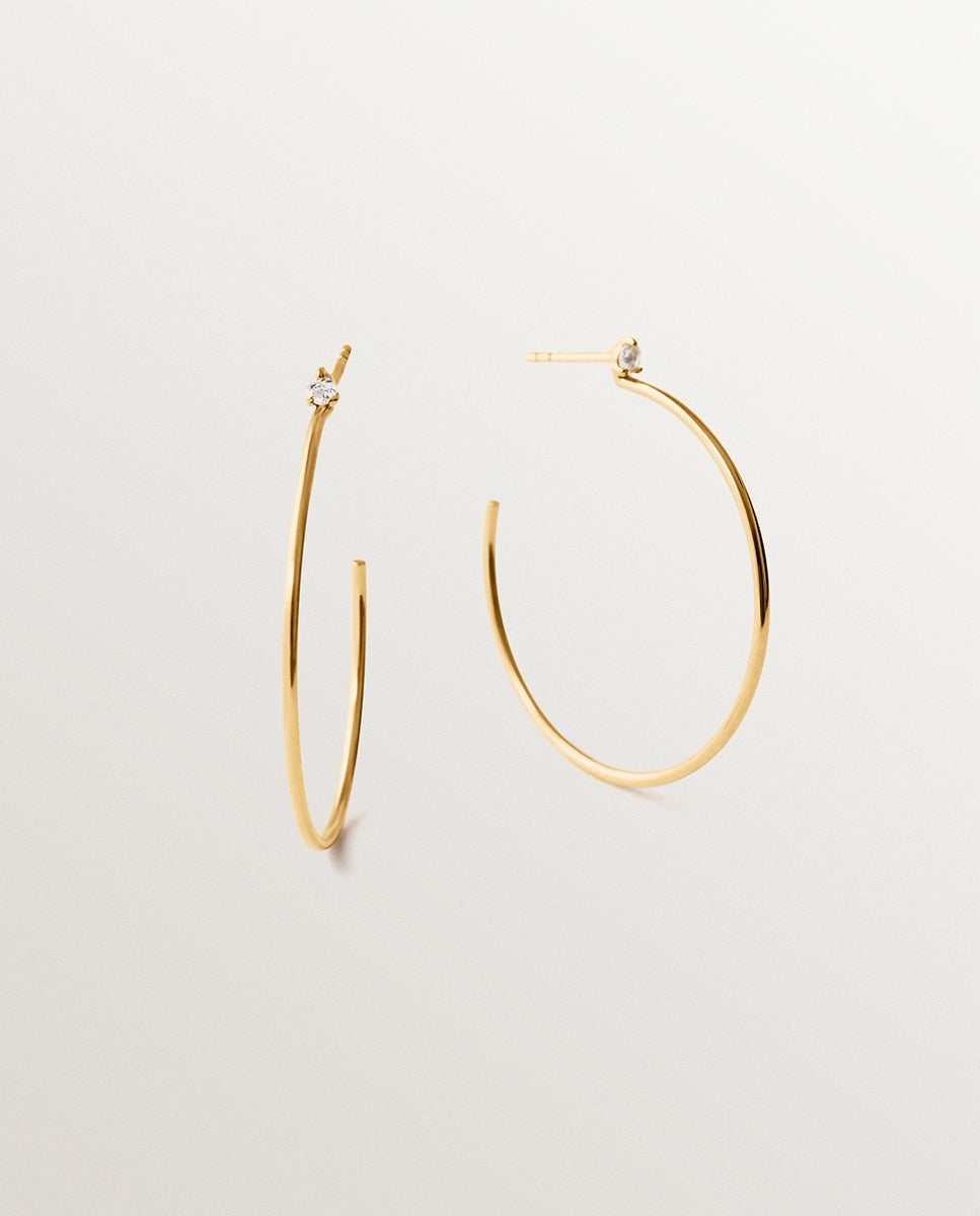 Imagem 0 de Brincos de Aro Grandes de Prata Banhada em Ouro de 18k com Topázios Brancos