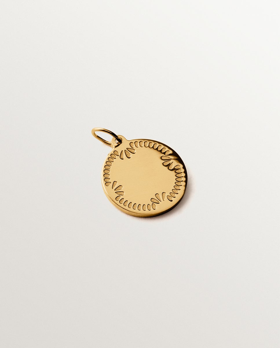 Imagem 0 de Charm de Prata 925 Banhada em Ouro de 18k