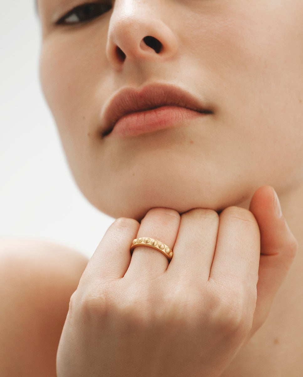 Imagem 0 de Anel de Prata 925 Banhada em Ouro Amarelo de 18k e Motivos de Esferas