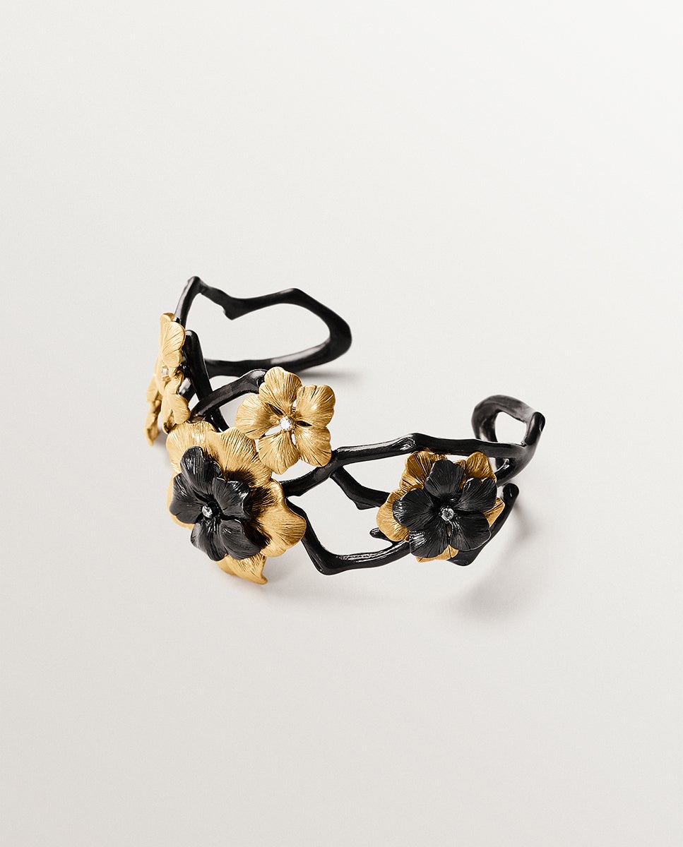 Pulseira Rígida Bicolor Banhada em Ouro Amarelo com Cristais e Motivo de Flor Dourado-3