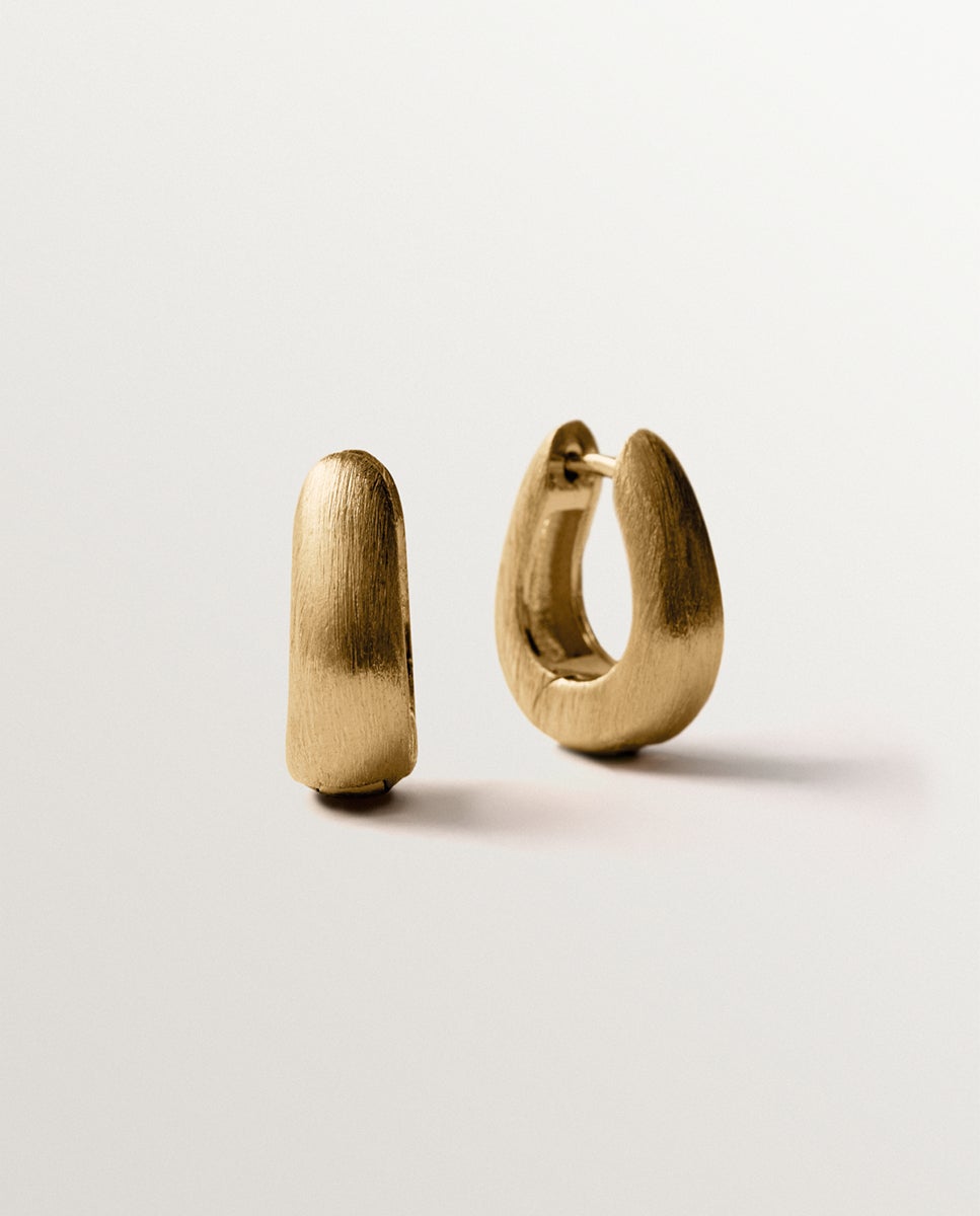 Imagem 0 de Brinco Individual de Argola em Prata 925 Banhada a Ouro Amarelo de 18k com Forma Ovalada