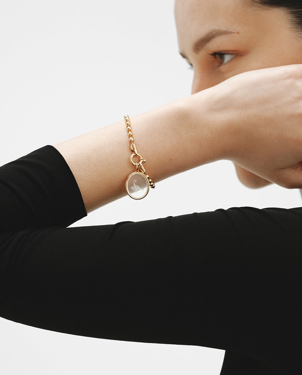 Charm Escorpião de Prata 925 Banhada em Ouro Amarelo de 18k e Cristal de Rocha Transparente-4