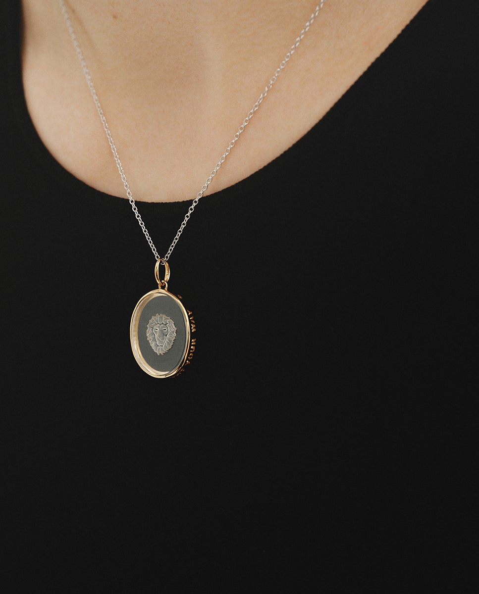 Charm Leo de Prata 925 com Banho em Ouro Amarelo de 18k e Cristal de Rocha Transparente-2