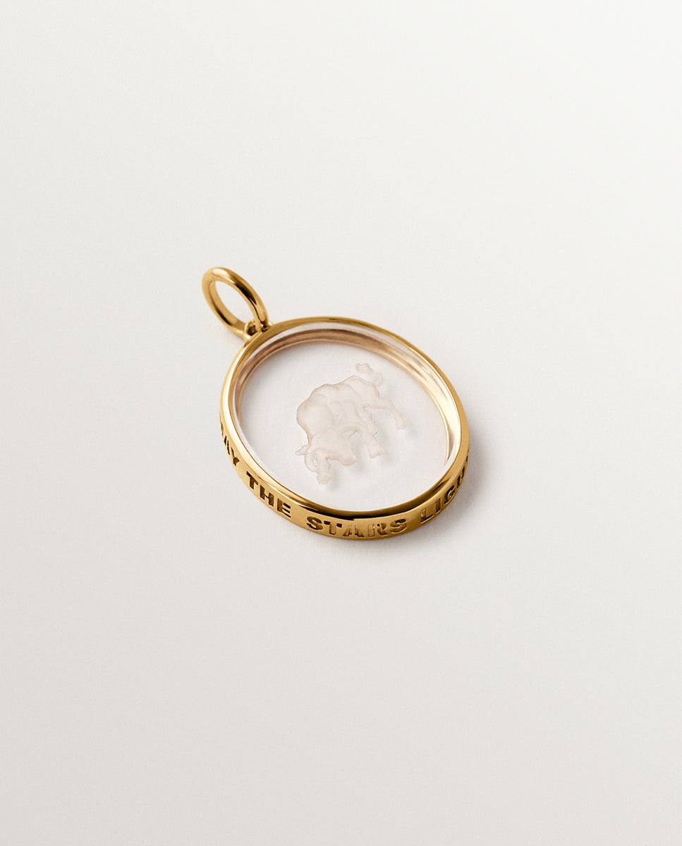 Imagem 0 de Charm Tauro de Prata 925 Banhada em Ouro Amarelo de 18k e Cristal de Rocha