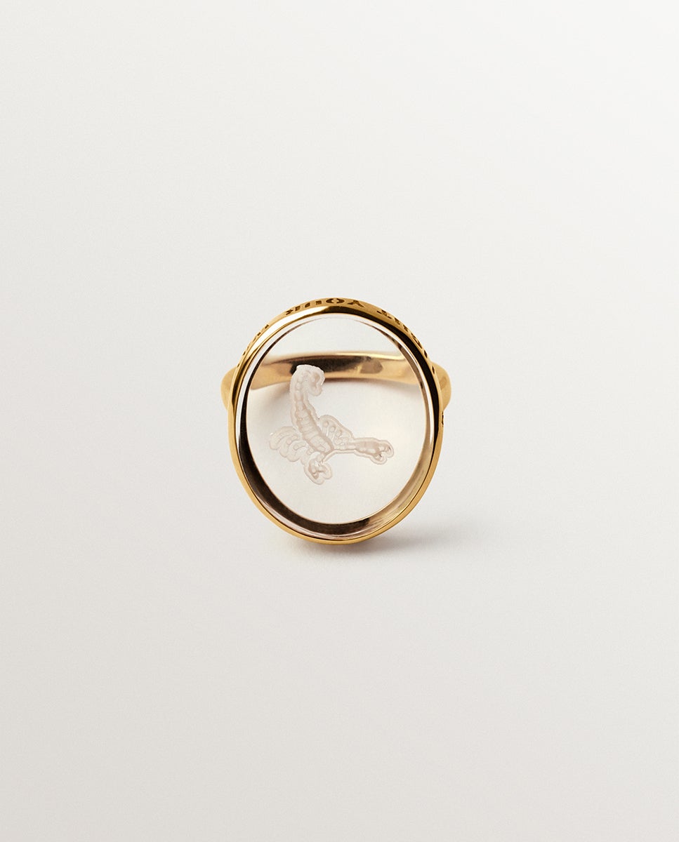 Anel Tipo Selo Escorpião de Prata 925 com Banho em Ouro Amarelo de 18k e Cristal de Rocha Transparente-3