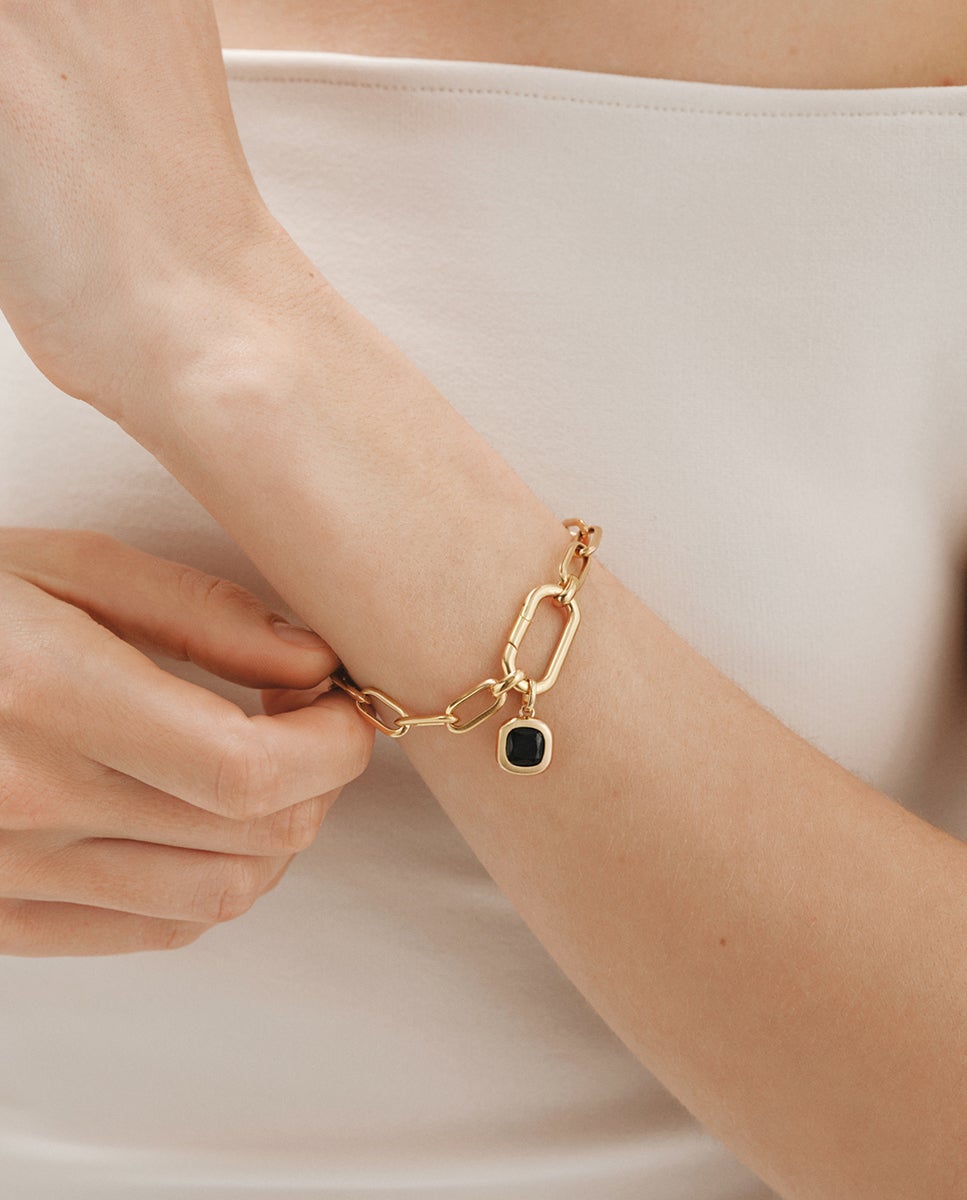 Charm de Prata 925 Banhada em Ouro Amarelo de 18k com Espinela Negra Preto-2