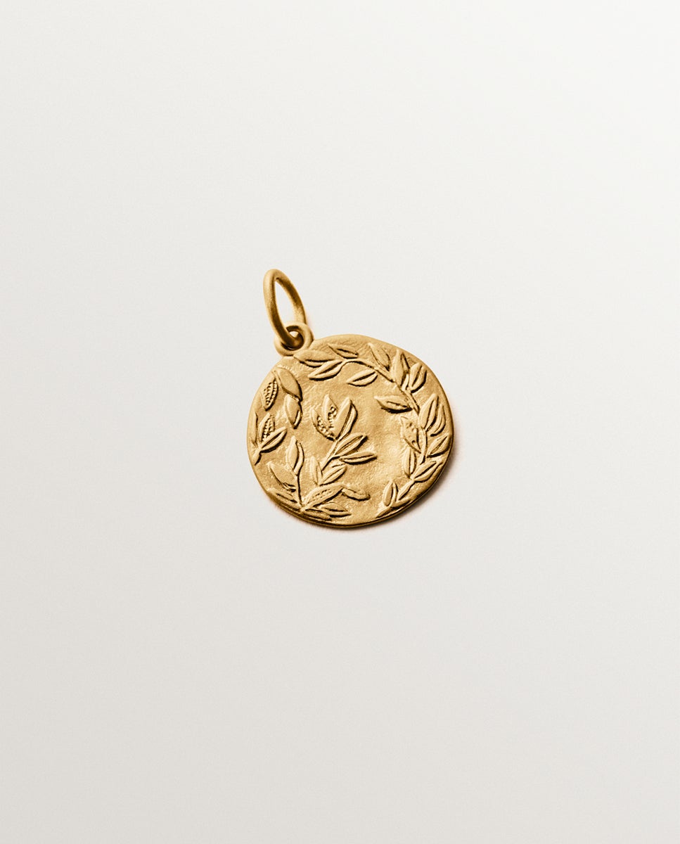 Imagem 0 de Charm Tipo Medalha de Prata 925 Banhada em Ouro Amarelo de 18k