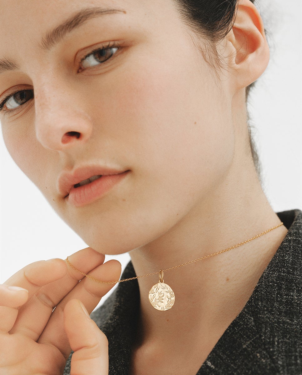 Charm Tipo Medalha de Prata 925 Banhada em Ouro Amarelo de 18k Dourado-2