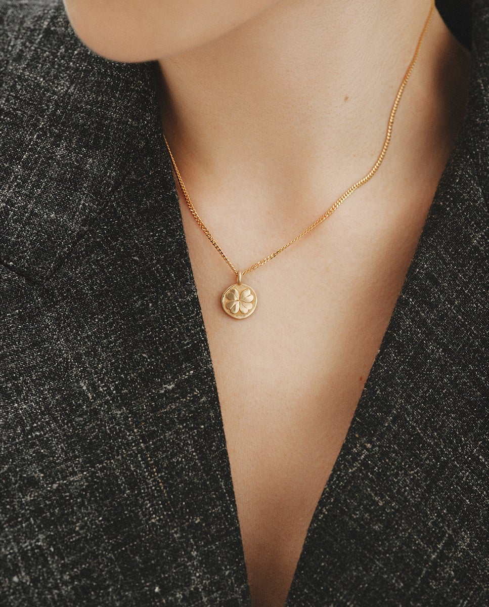 Charm Tipo Medalha de Prata 925 Banhada em Ouro Amarelo de 18k e Forma de Trevo Dourado-2