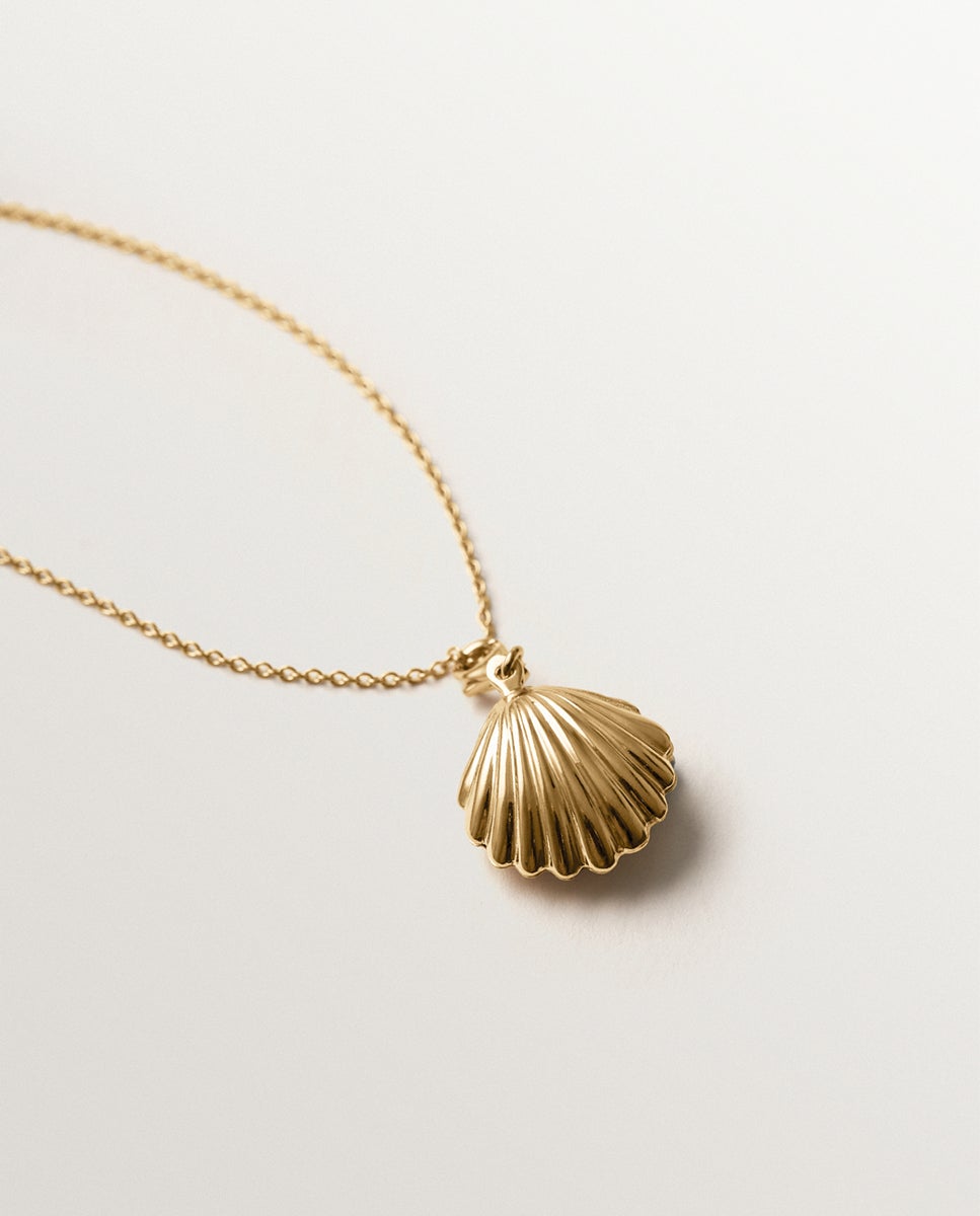 Charm de Prata 925 Banhada em Ouro Amarelo de 18k e Forma de Concha Dourado-5