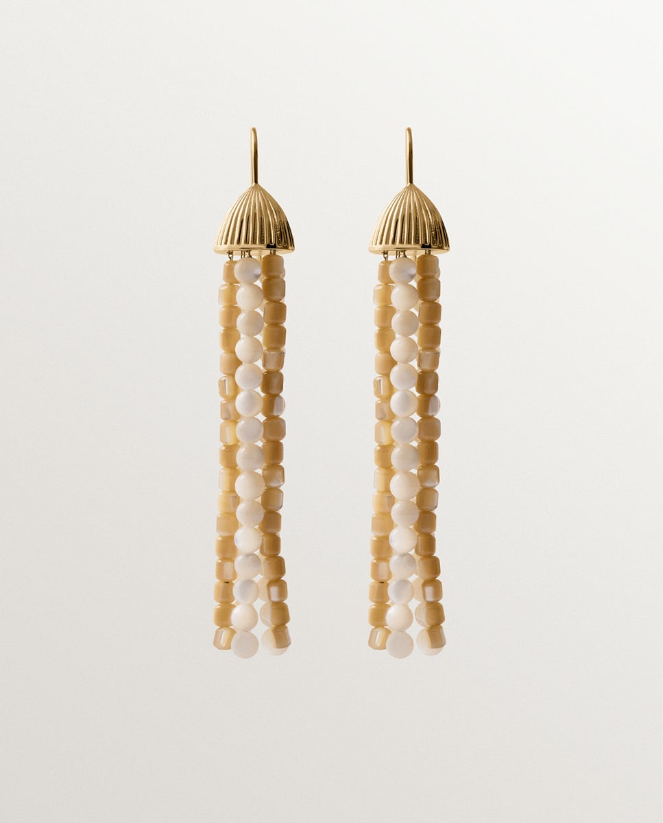 Brincos em Cascata Banhados a Ouro Amarelo com Bolinhas de Madrepérola Dourado-1
