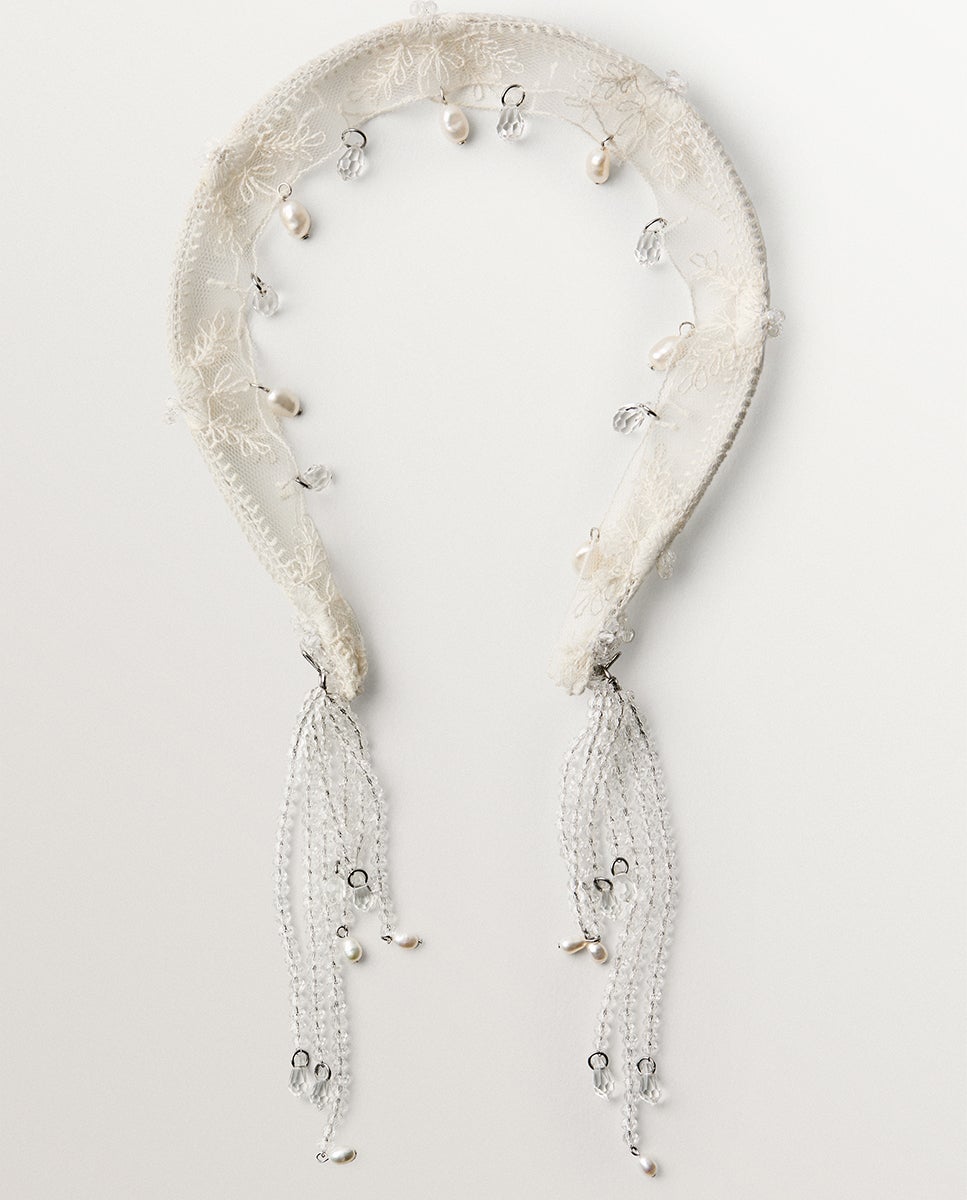 Imagem 0 de Bandolete de Renda com Cristais e Pérolas Barrocas