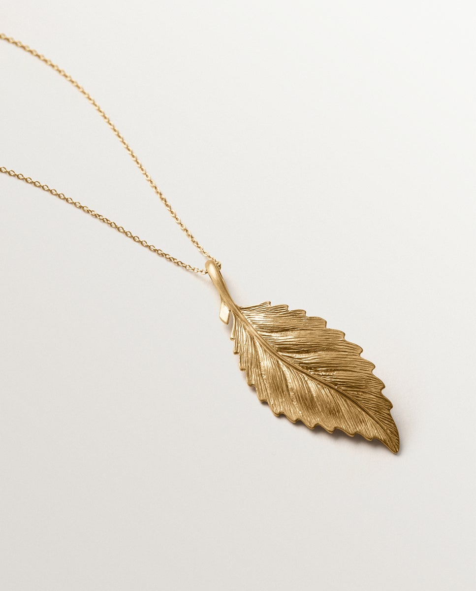 Charm Banhado a Ouro Amarelo com Forma de Folha Dourado-5