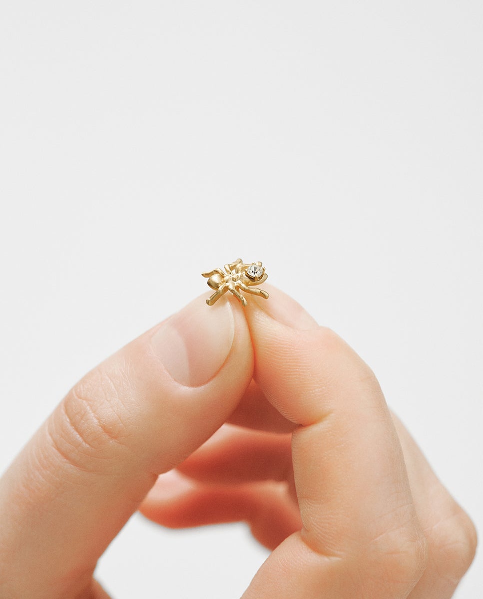 Pin Banhado em Ouro Amarelo com Cristal e Forma de Formiga Transparente-2
