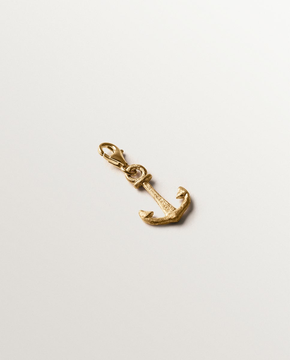 Imagem 0 de Charm de Prata 925 Banhada em Ouro Amarelo de 18k com Forma de Âncora