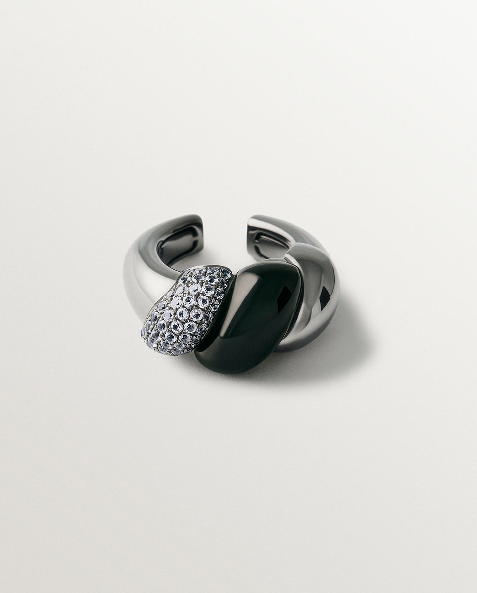 Brinco Earcuff Individual de Prata 925 com Acabamento Gun Metal, Topázios Brancos e Ônix Preto Preto-3