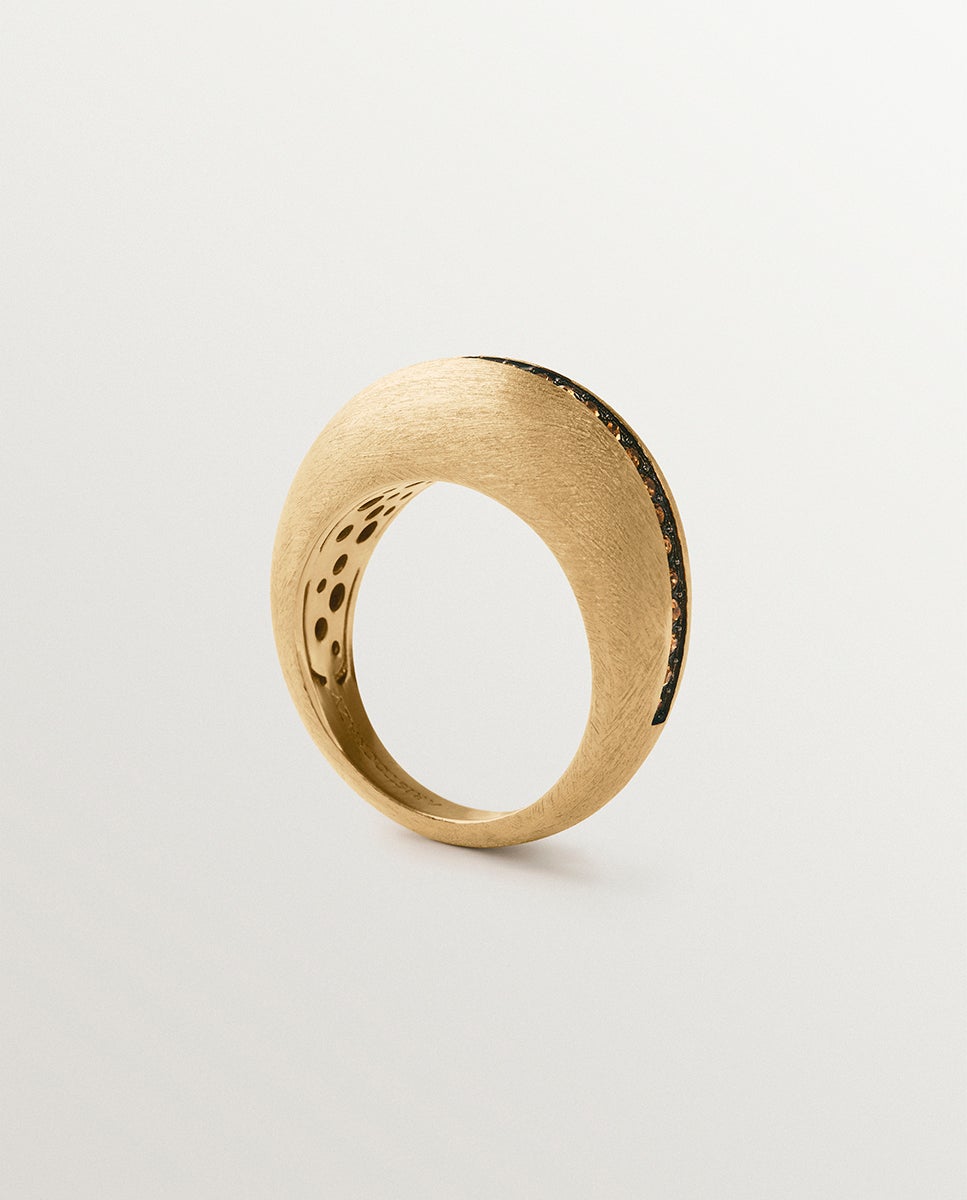 Anel Abombado de Prata 925 Banhada em Ouro Amarelo de 18k com Quartzos Castanhos Castanho-3