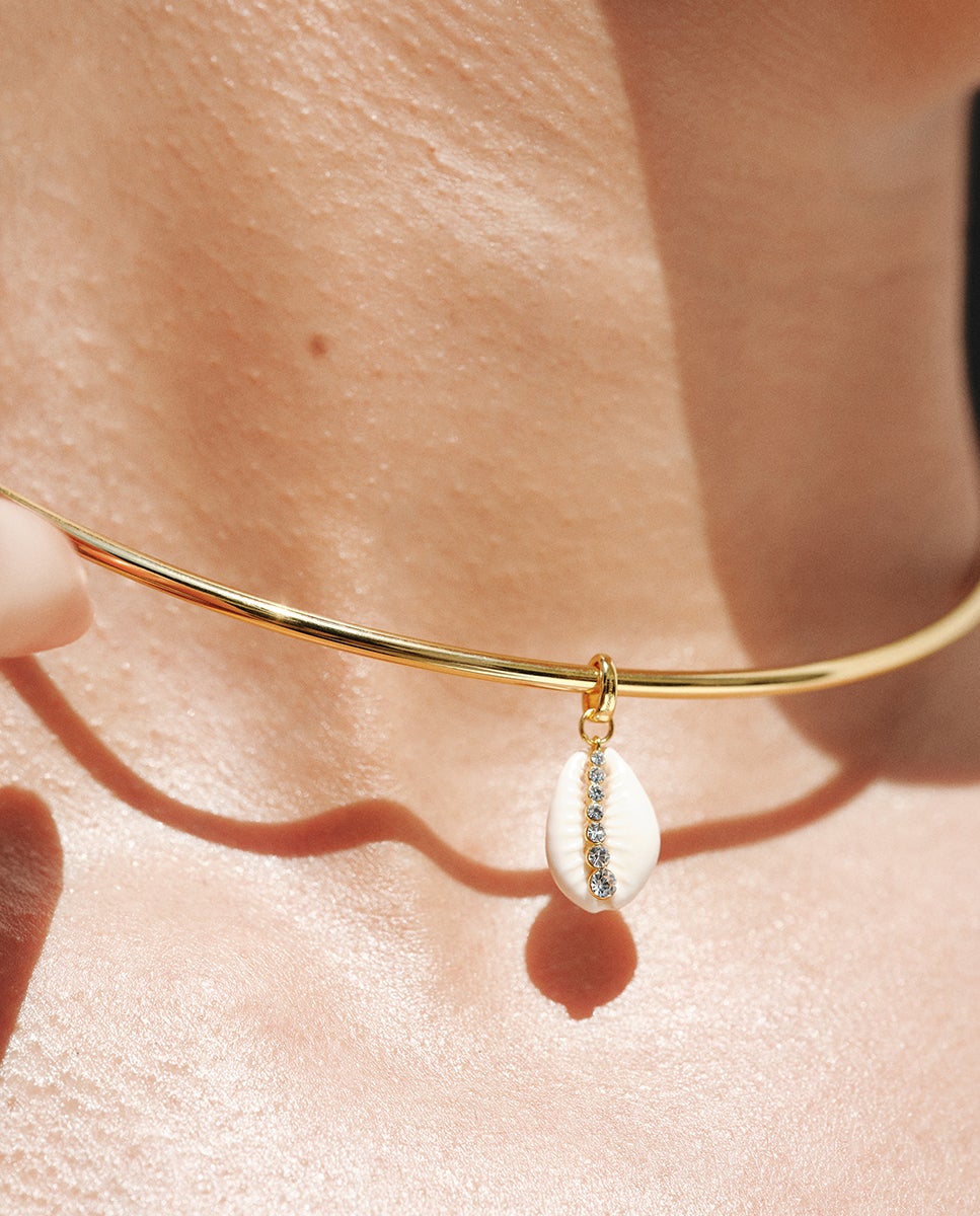 Charm de Prata 925 Banhada em Ouro Amarelo de 18k com Concha Branca e Cristais Transparente-2
