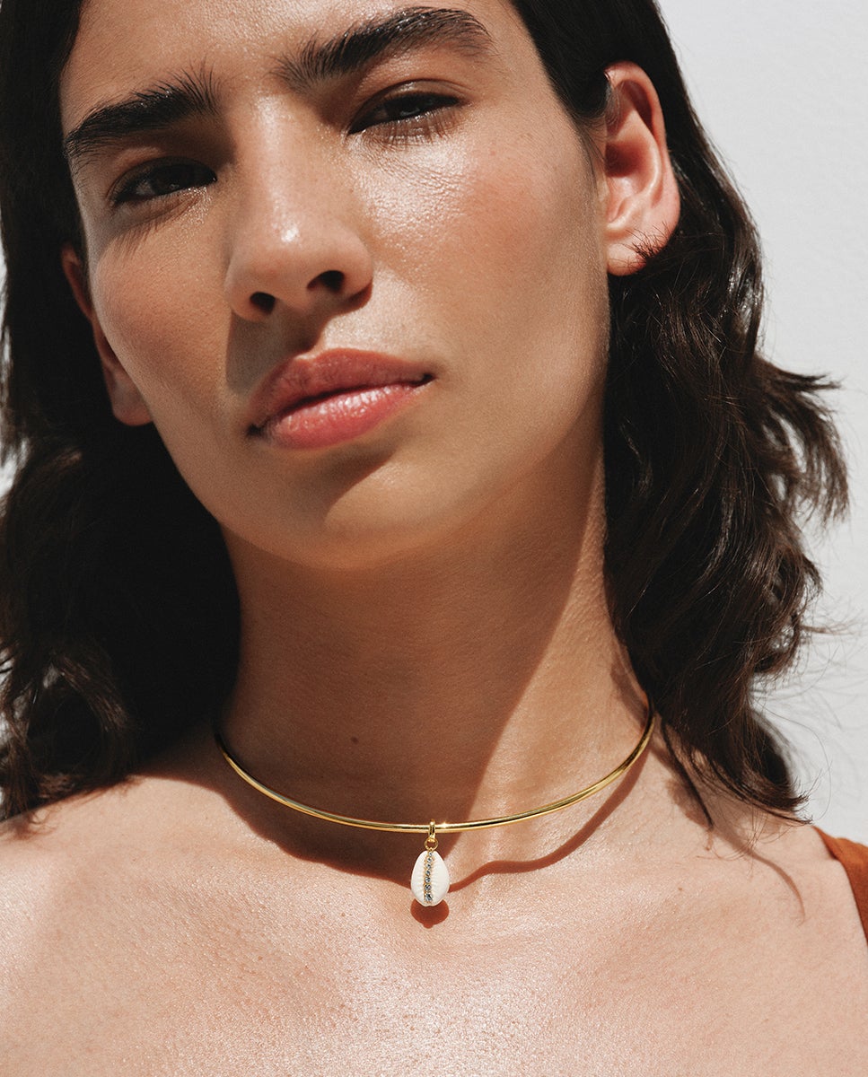 Charm de Prata 925 Banhada em Ouro Amarelo de 18k com Concha Branca e Cristais Transparente-4