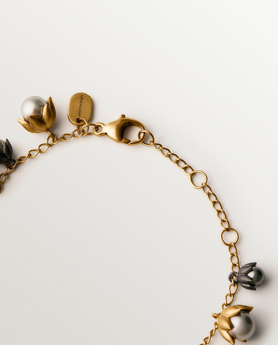 Pulseira Bicolor Banhada em Ouro Amarelo e Acabamento Gunmetal com Pérolas Cinzentas e Motivos Florais Branco-5